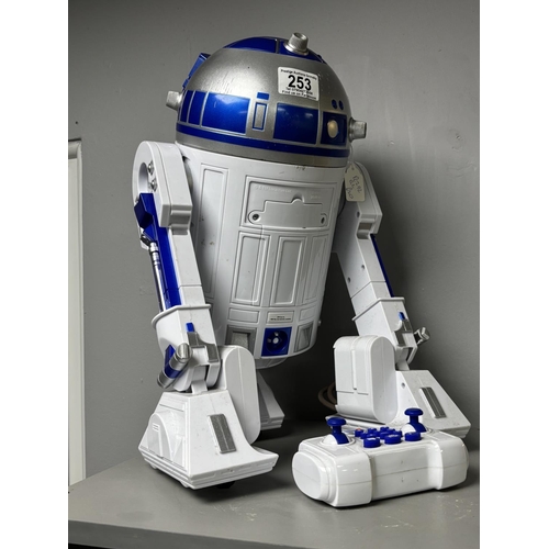 253 - REMOTE CONTROLLED R2D2