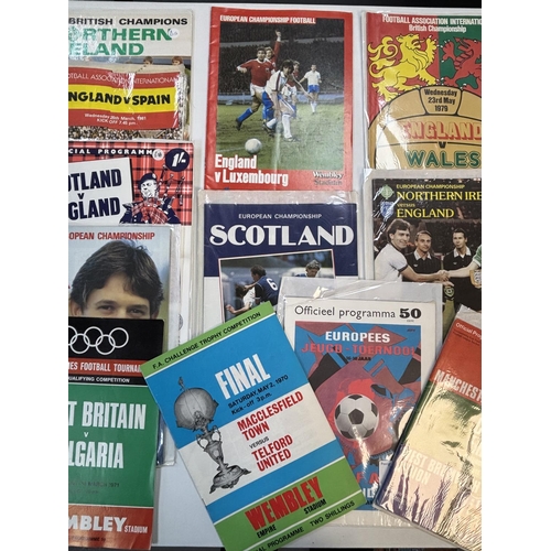 40 - ASSORTED COLLECTIBLE FOOTBALL PROGRAMMES