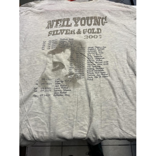 1 - NEIL YOUNG SILVER & GOLD 2001 SIZE XL ORIGINAL T-SHIRT BOUGHT AT THE MUSIC/TOUR VENUE