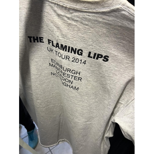 141 - THE FLAMIN LIPS 2014 SIZE LARGE ORIGINAL T-SHIRT BOUGHT AT THE MUSIC/TOUR VENUE PLEASE SEE PICTURES ... 