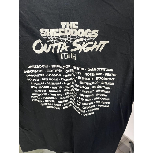 206 - THE SHEEP DOGS SIZE MEDIUM ORIGINAL T-SHIRT BOUGHT AT THE MUSIC/TOUR VENUE PLEASE SEE PICTURES FOR C... 