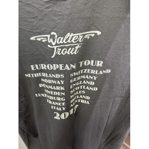 31 - WALTER TROUT 2017 SIZE EXTRA LARGE ORIGINAL T-SHIRT BOUGHT AT THE MUSIC/TOUR VENUE PLEASE SEE PICTUR... 