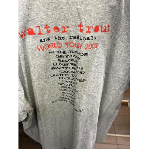 32 - WALTER TROUT & THE RADICALS 2003 SIZE EXTRA LARGE ORIGINAL T-SHIRT BOUGHT AT THE MUSIC/TOUR VENUE PL... 