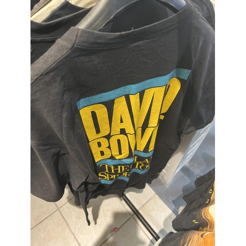 616 - DAVID BOWIE  SIZE UNKNOWN ORIGINAL T-SHIRT BOUGHT AT THE MUSIC/TOUR VENUE PLEASE SEE PICTURES FOR CO... 