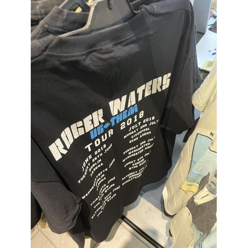 624 - ROGER WATERS 2018  SIZE XL ORIGINAL T-SHIRT BOUGHT AT THE MUSIC/TOUR VENUE PLEASE SEE PICTURES FOR C... 