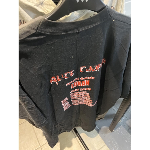 629 - ALICE COOPER 2000  SIZE LARGE ORIGINAL T-SHIRT BOUGHT AT THE MUSIC/TOUR VENUE PLEASE SEE PICTURES FO... 