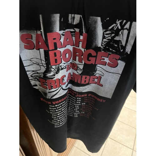 73 - SARAH BORGES & ERIC AMBELL 2022 SIZE MEDIUM ORIGINAL T-SHIRT BOUGHT AT THE MUSIC/TOUR VENUE PLEASE S... 