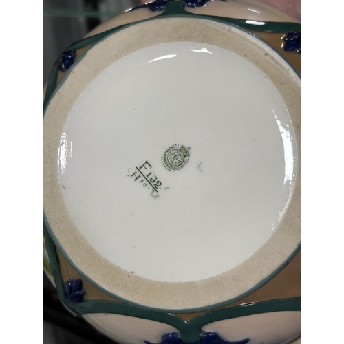 135 - ROYAL WORCESTER BOWL PLEASE SEE PICTURES FOR DETAILS