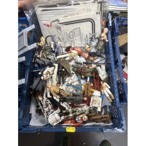 311 - BASKET OF EARLY STAR WARS FIGURES & ACCESSORIES WITH BAG OF ORIGINAL BACK BOARDS THAT THE FIGURES WO... 