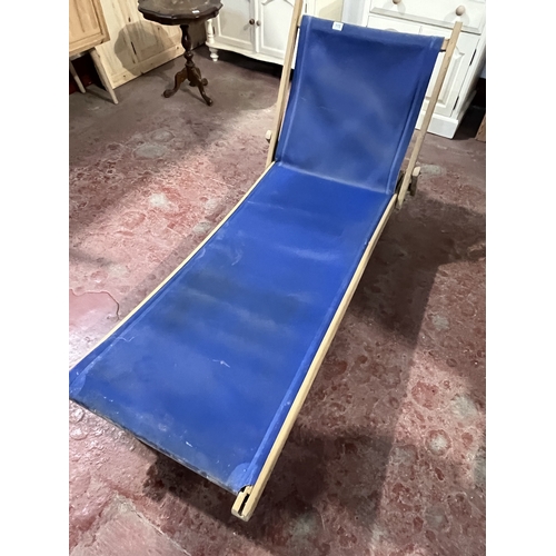 115 - WOODEN FRAMED SUNLOUNGER
