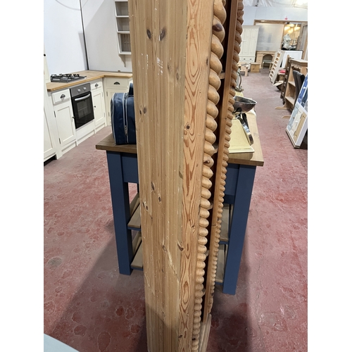 135 - SOLID PINE BARLEY TWIST CORNER UNIT 24