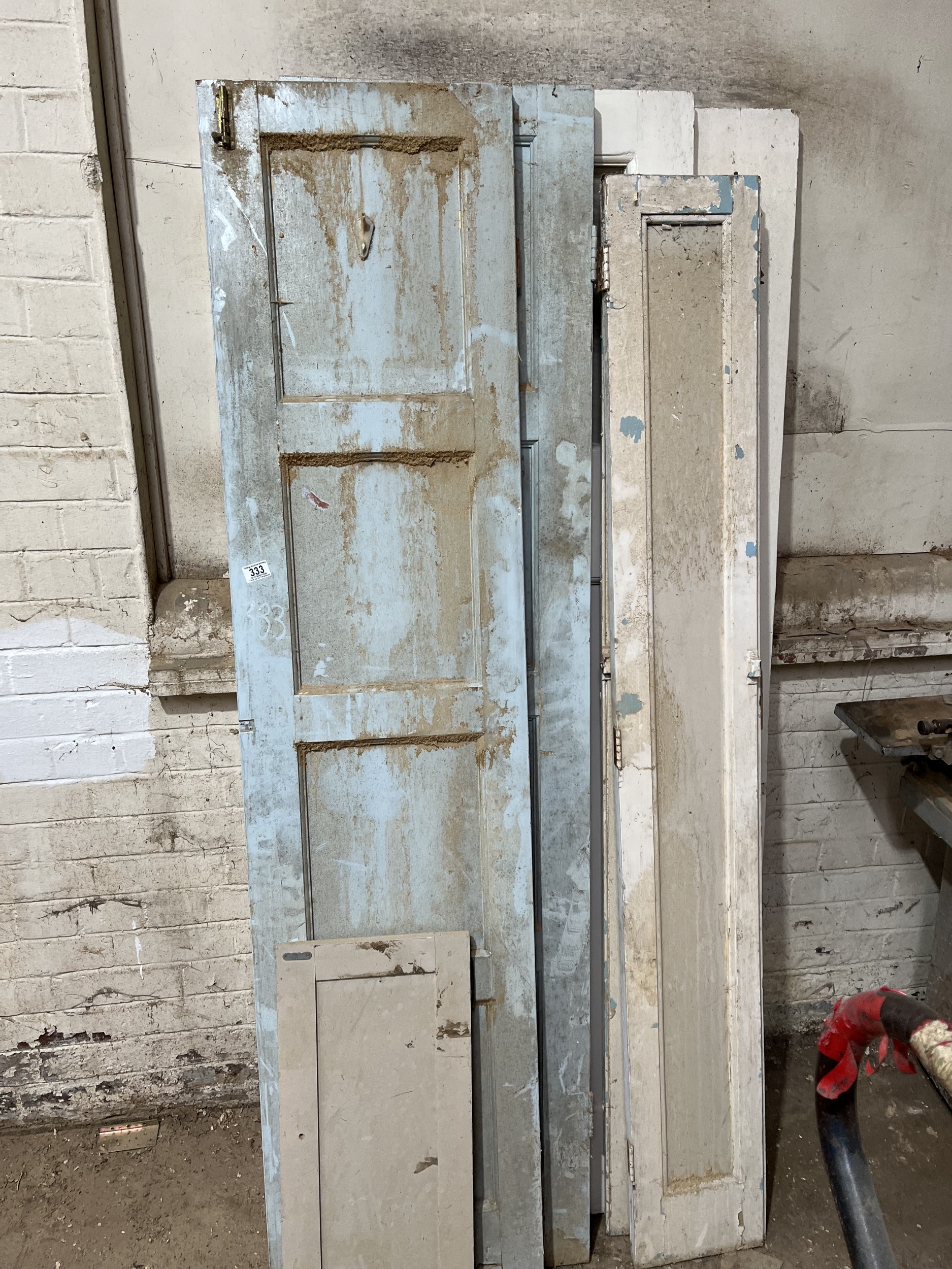 BUNDLE OF ASSORTED DOORS PLEASE SEE PICTURES