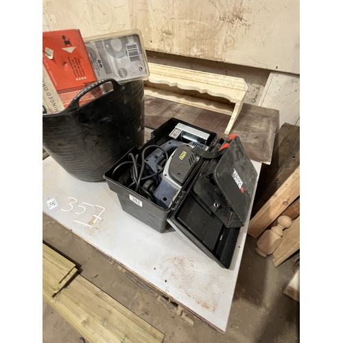 353 - TOOLBOX & CONTENTS PLEASE SEE PICTURES FOR CONTENT