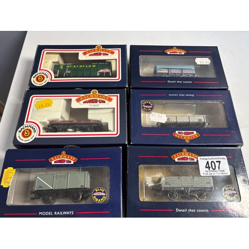 407 - 6 X BACHMANN WAGONS BOXED PLEASE SEE THE PICTURES FOR DEATILS