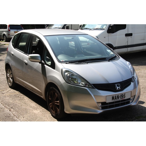 13 - MAN195
Silver Honda Jazz 5D AT 1.4L
First Registered 15.03.2012
Approx 21221 miles
Auto
Petrol