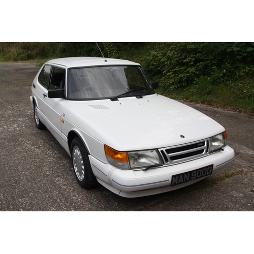 17 - MAN900D
White SAAB 900 S Turbo 2.0L
First Registered 30.04.1991
Approx 90323 miles
Taxed until 31.05... 