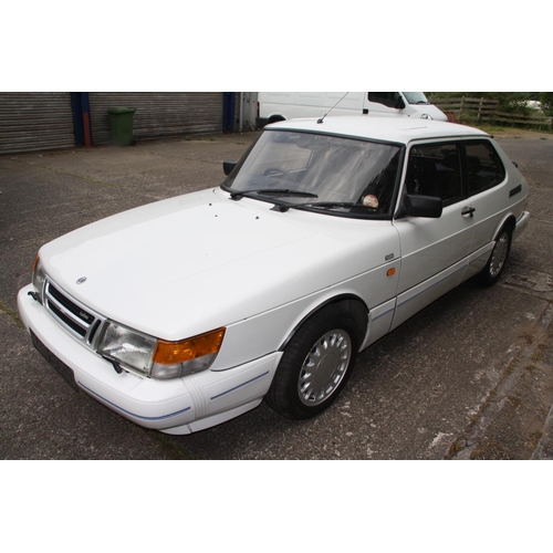 17 - MAN900D
White SAAB 900 S Turbo 2.0L
First Registered 30.04.1991
Approx 90323 miles
Taxed until 31.05... 