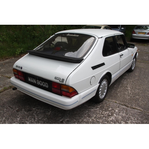 17 - MAN900D
White SAAB 900 S Turbo 2.0L
First Registered 30.04.1991
Approx 90323 miles
Taxed until 31.05... 