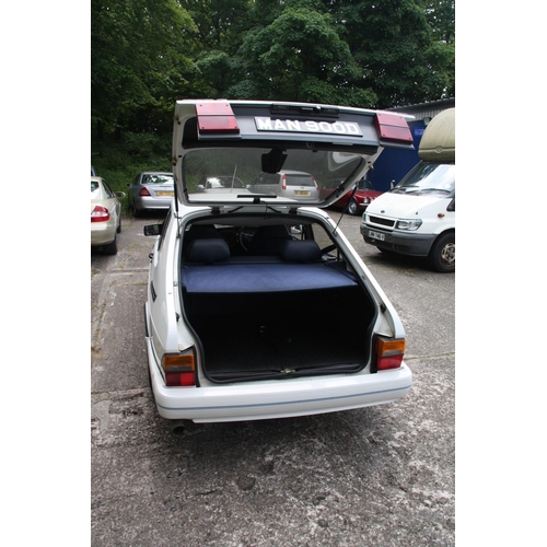 17 - MAN900D
White SAAB 900 S Turbo 2.0L
First Registered 30.04.1991
Approx 90323 miles
Taxed until 31.05... 