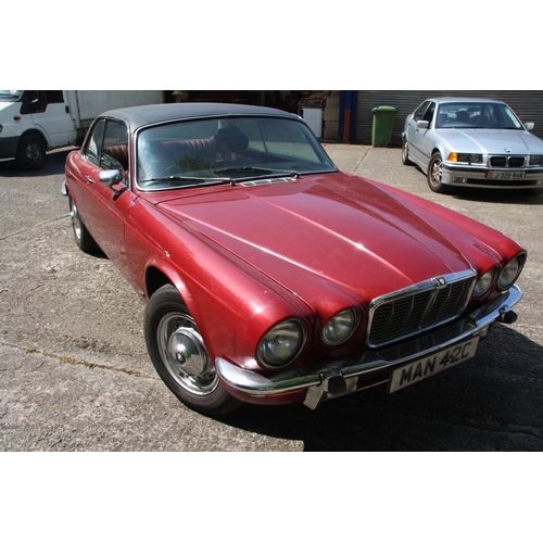 18 - MAN42C
Red/Black Jaguar XJ 4.2 Coupe
First Registered 02.11.1977
Approx 
Tax expired 29.02.2020
Auto... 