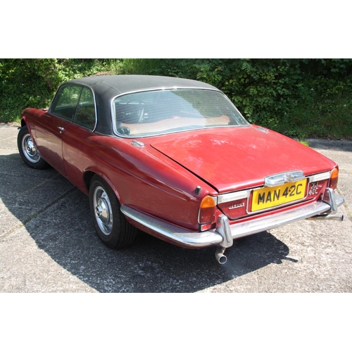 18 - MAN42C
Red/Black Jaguar XJ 4.2 Coupe
First Registered 02.11.1977
Approx 
Tax expired 29.02.2020
Auto... 