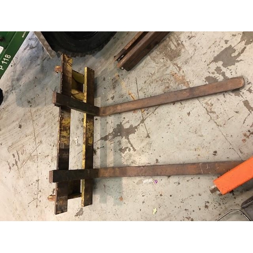 52 - PALLET FORKS 1200MM
Poor Condition

On Behalf of Douglas Borough Council 
Subject to VAT @ 20% on Ha... 