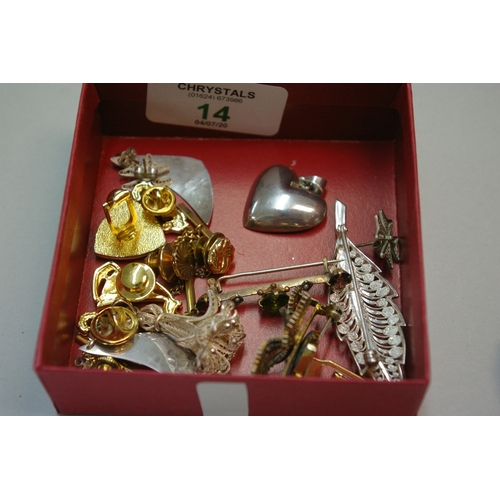 14 - A collection of silver and metal jewellery