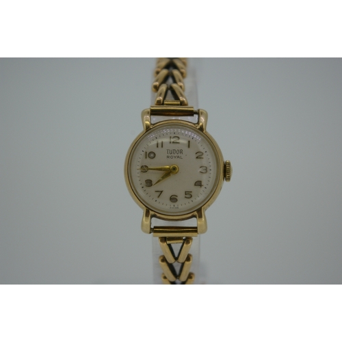 160 - Ladies 9 ct gold Tudor Royal wrist watch with gold strap, total 17.4g