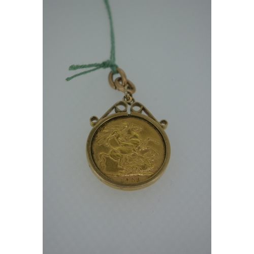 165 - A 1909 gold sovereign mounted as a pendant, 10.3g total