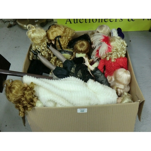 200 - Collectors' dolls