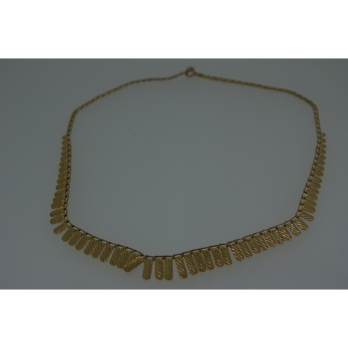 316 - 9 ct gold leaf pattern necklace cased