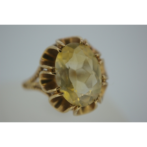 319 - 9 ct gold oval citrine ring, size O / P