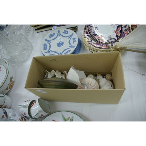 462 - Box of various shells