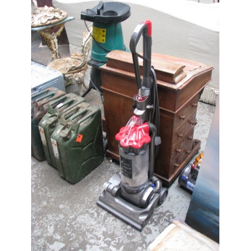 66 - Dyson upright vacuum cleaner DC33 NB At Peel Road warehouse READ THE AUCTION INFO