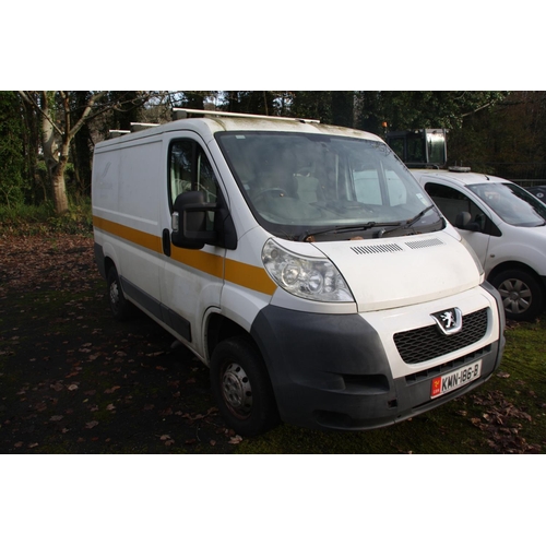 8 - KMN186B
WHITE PEUGEOT BOXER 330 L1H1 2.2HDI 2.2D VAN
First Registered 29.03.2010
Approx 58000 miles
... 