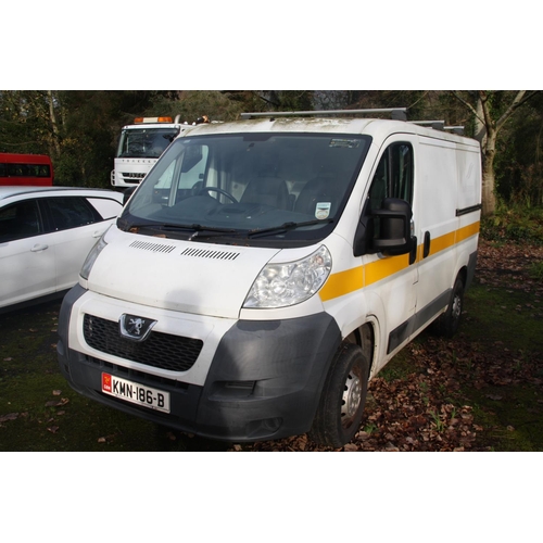 8 - KMN186B
WHITE PEUGEOT BOXER 330 L1H1 2.2HDI 2.2D VAN
First Registered 29.03.2010
Approx 58000 miles
... 