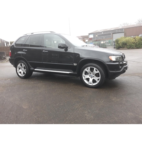 6 - MMN410A
Black BMW X5 3.0
First Registered 02.01.2003
Approx 100,000 miles
Taxed until 31.12.2020
Aut... 