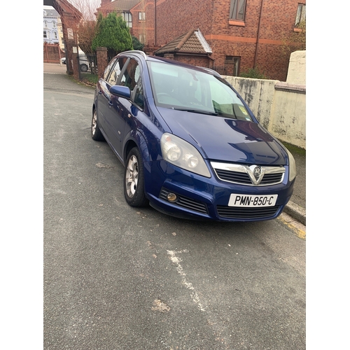 61 - PMN850C
Blue Vauxhall Zafira Design 1.8L
First Registered 25.10.2006
Approx 72,200 miles
Manual Petr... 