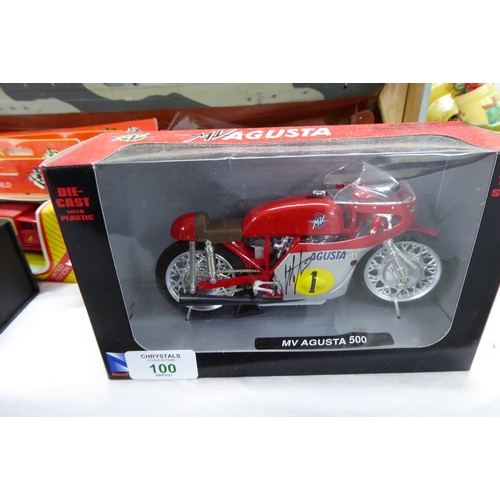 100 - A signed model of a motorcycle - Agostini