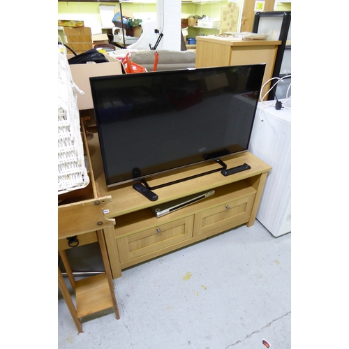 239 - Panasonic TX-42AS520B 42 inch smart? TV with remote, stand and DVD player