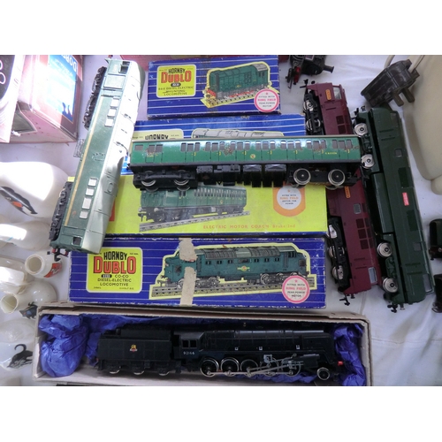 276 - AMENDED QTY - Eight Hornby Dublo diesel locomotives plus a motorised coach (some boxed)