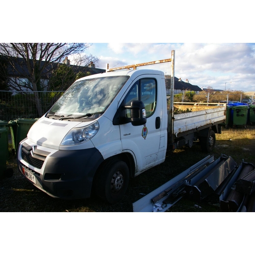 32 - HMN315Y
White Citroen Relay 35 Tipper 2.2L
First Registered 16.07.2007
Approx 42,000 miles
Manual Di... 