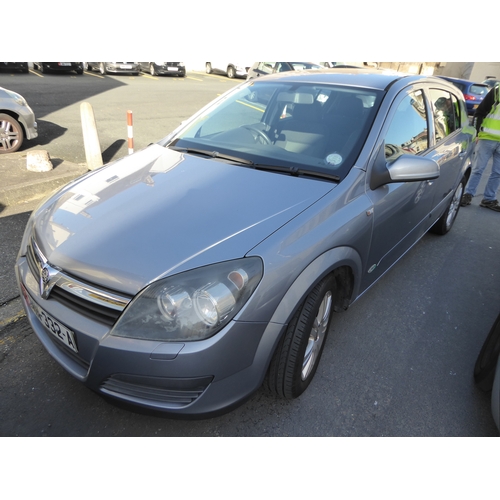 44 - JMN332A
Silver Vauxhall Astra Active 1.6L
First Registered 17.03.2006
Approx 69312 miles
Manual Petr... 