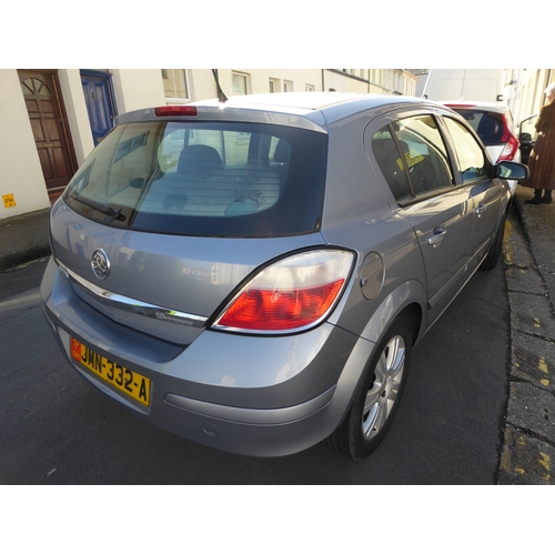 44 - JMN332A
Silver Vauxhall Astra Active 1.6L
First Registered 17.03.2006
Approx 69312 miles
Manual Petr... 