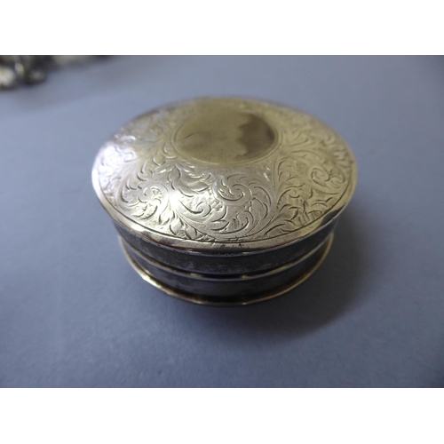 126 - A silver snuff box