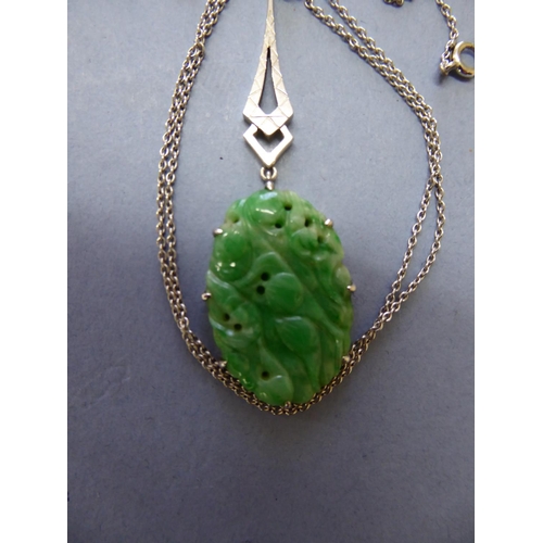 188 - 9ct white gold art deco carved green jade pendant in original box - total weight 6.5g