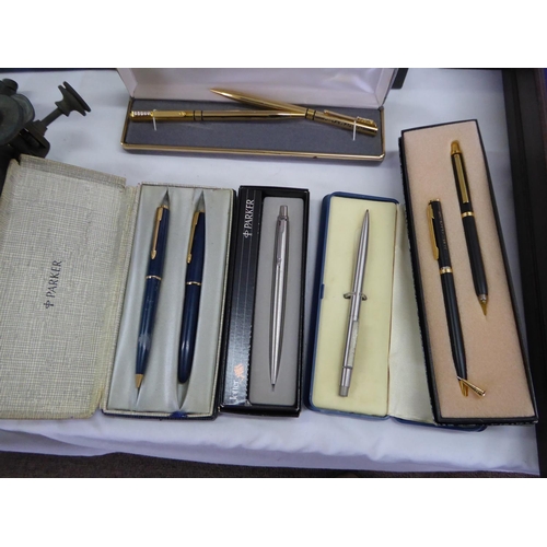 19 - Collection of pens including Parker