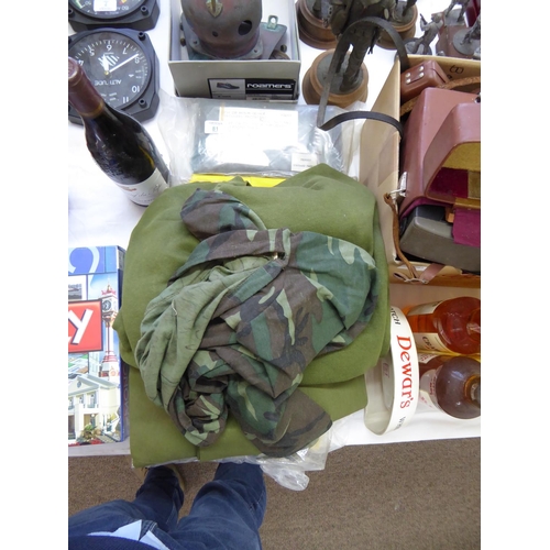 81 - Collection of military clothing