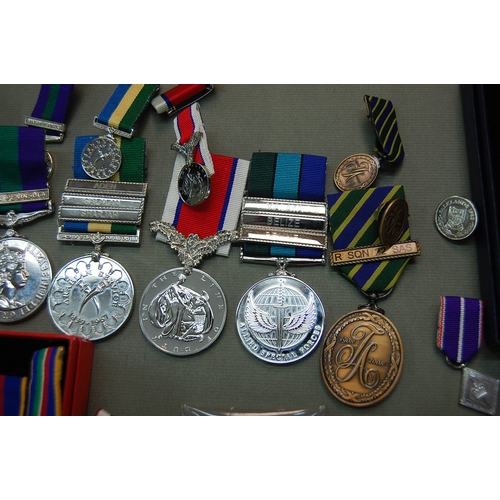 100a - John W Coole. R Squadron Special Air Services Regiment. A collection of his medals, photographs, etc... 