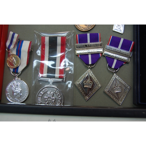 100a - John W Coole. R Squadron Special Air Services Regiment. A collection of his medals, photographs, etc... 